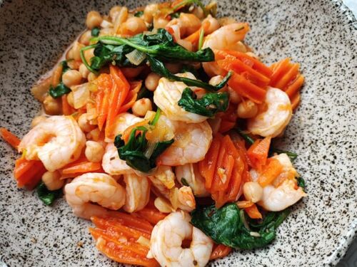 Kreveciu-troskinys-su-avinzirniais-pomidorais-ir-morkomis