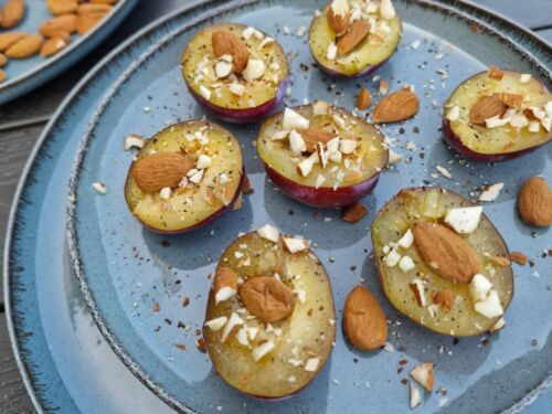 Slyvu-uzkandis-su-pipirais-ir-druska