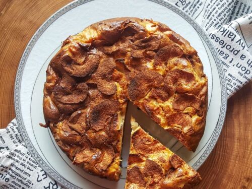 Obuoliu-pyragas-su-aviziniais-miltais-ir-cinamonu