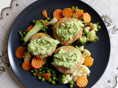 Zaliuju-grikiu-kotletai-su-saldytomis-darzovemis