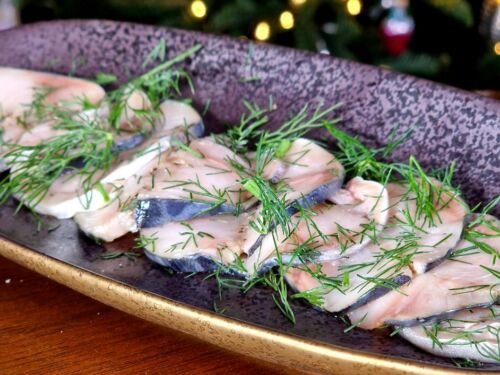 jureiviskas-saldytos-skumbres-uzkandis-straganina