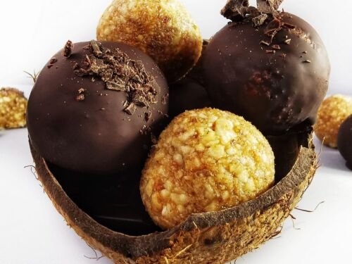 datuliu-ir-anakardziu-riesutu-rutuliukai