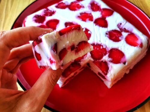 gaivus-jogurto-tortas-su-braskemis