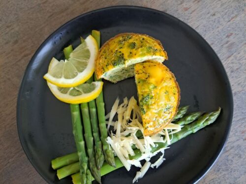 omleto-keksiukai-su-brokoliais-ir-virtais-smidrais