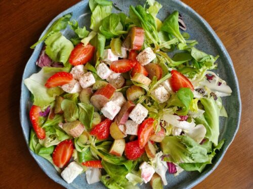 rabarbaru-salotos-su-feta-braskemis-ir-cinamonu