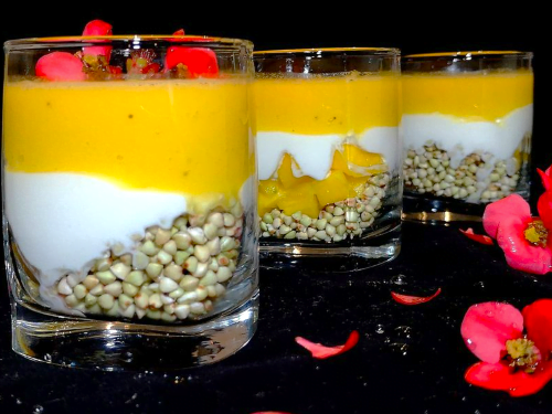 grikiu-desertas-su-mangais-ir-bananais