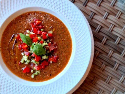 salotos-kita-forma-arba-salta-pomidoru-sriuba-gaspacio