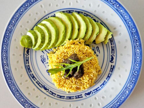 soru-kruopu-kose-su-avokadu-ir-pesto-padazu