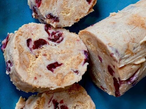 tinginys-su-dziovintomis-uogomis