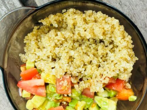 bolivine-balanda-su-pomidorais-ir-avokadu