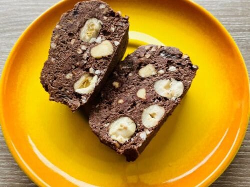 zaliuju-grikiu-tinginys-su-lazdyno-riesutais