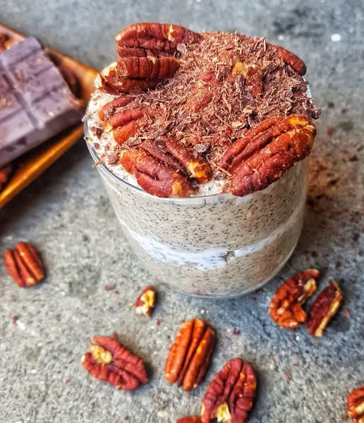 ispaninio-salavijo-chia-seklu-pudingas-su-datuliu-karamele