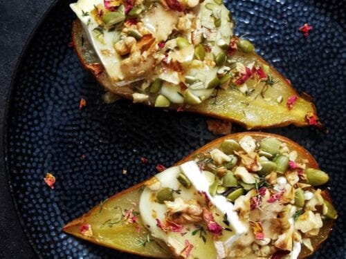 orkaiteje-keptos-kriauses-su-bri-suriu-graikiniais-riesutais-ir-moliugu-seklomis