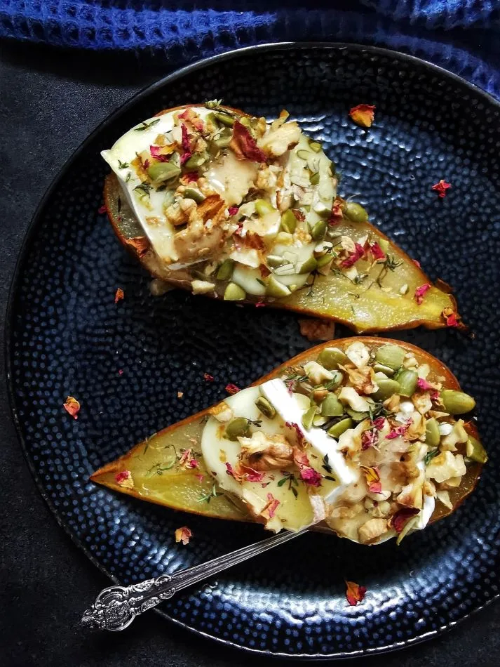 orkaiteje-keptos-kriauses-su-bri-suriu-graikiniais-riesutais-ir-moliugu-seklomis