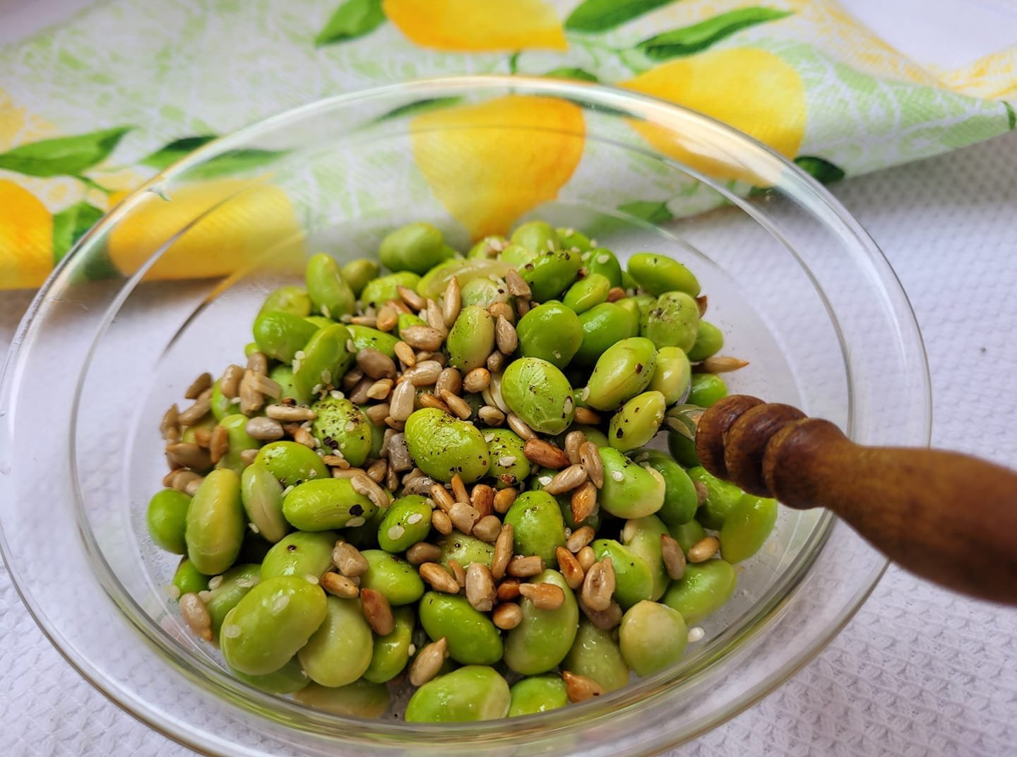 edamame-pupeles-su-sezamo-ir-saulegrazu-seklomis