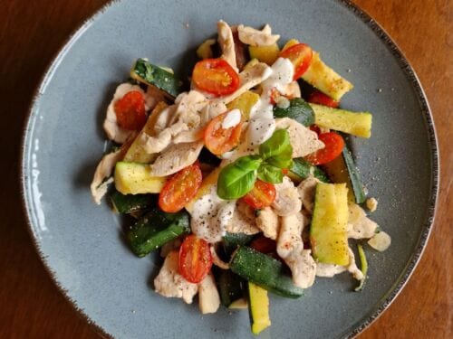 kepta-vistiena-su-cukinija-ir-pomidorais