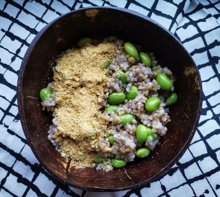 keturiu-grudu-kose-su-edamame-pupelemis-ir-mieliu-dribsniais