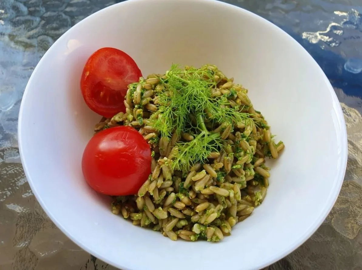 avizine-kose-su-pesto-padazu-ir-krapais