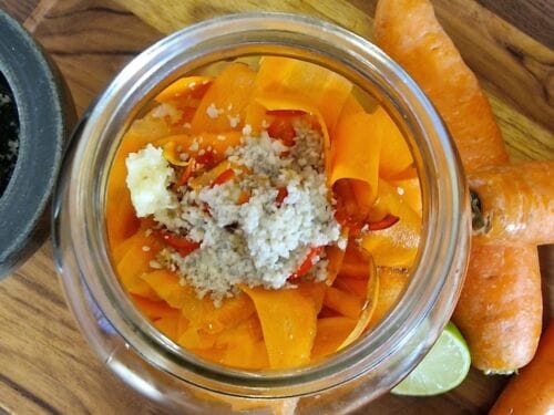 astrios-morku-salotos-su-sezamu-ir-soja