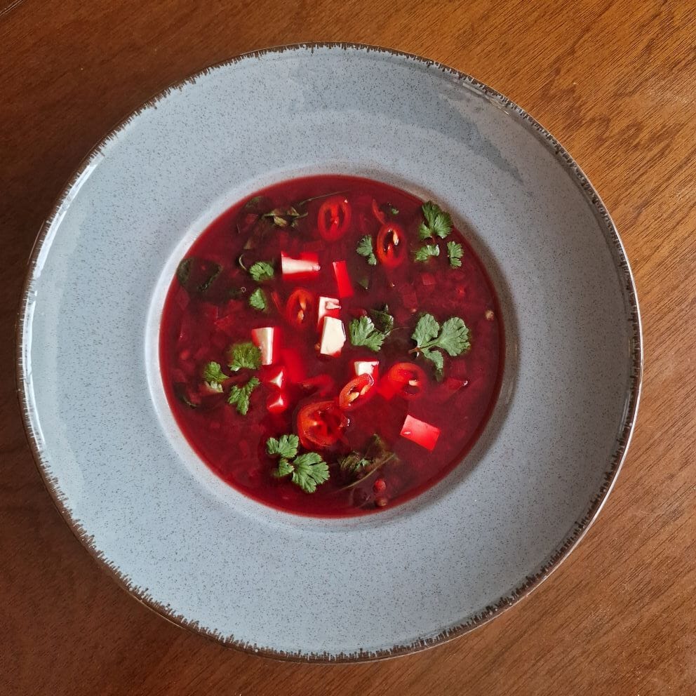 burokeliu-sriuba-su-spinatais-ir-lesiais-bei-pomidorais