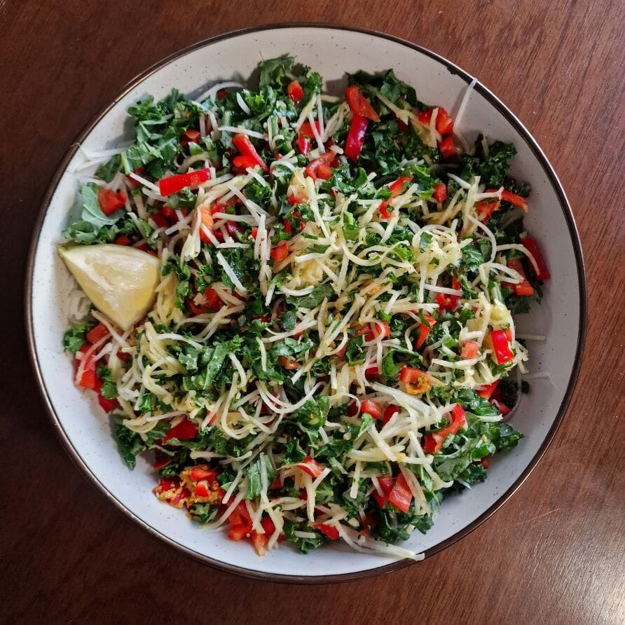 kaliaropiu-ir-lapiniu-kopustu-kale-salotos