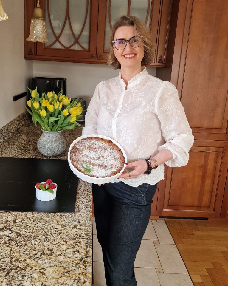 baltyminis-pyragas-su-migdolu-miltais-ir-avietemis