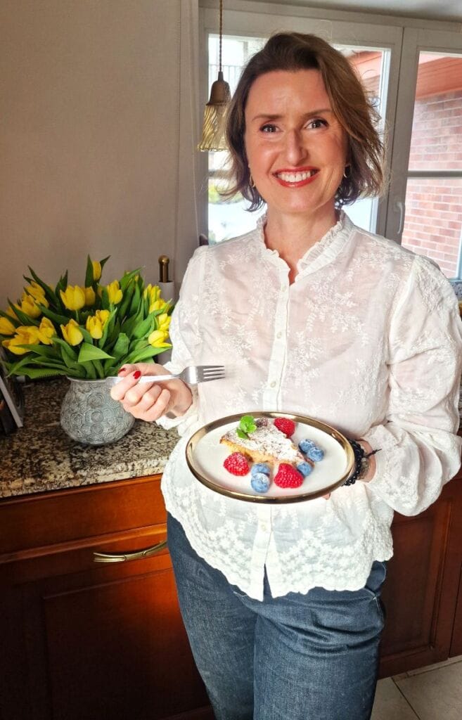 baltyminis-pyragas-su-migdolu-miltais-ir-avietemis