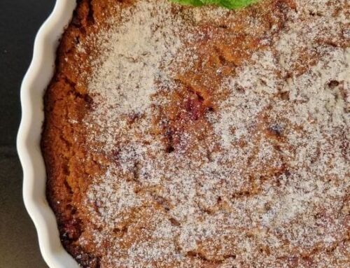 Baltyminis pyragas su migdolų miltais ir avietėmis: be glitimo ir pridėtinio cukraus