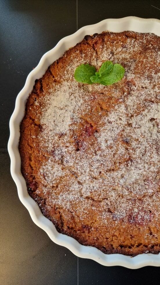 baltyminis-pyragas-su-migdolu-miltais-ir-avietemis