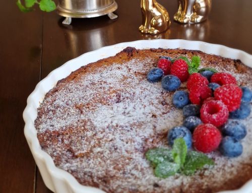 Baltyminis pyragas su migdolų miltais ir avietėmis: be glitimo ir pridėtinio cukraus