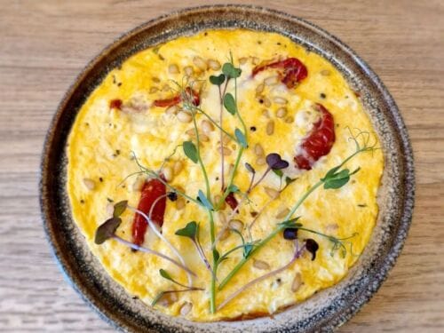 omletas-su-varske-cukinija-ir-sauleje-dziovintais-pomidorais
