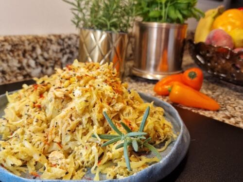 Troskintas-kopustas-su-kmynais-ciberzole-ir-kiausiniais