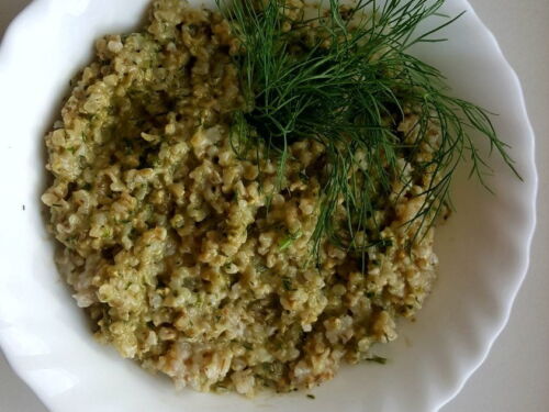 Miežinių kruopų košė su bazilikų pesto - sveiki pusryčiai