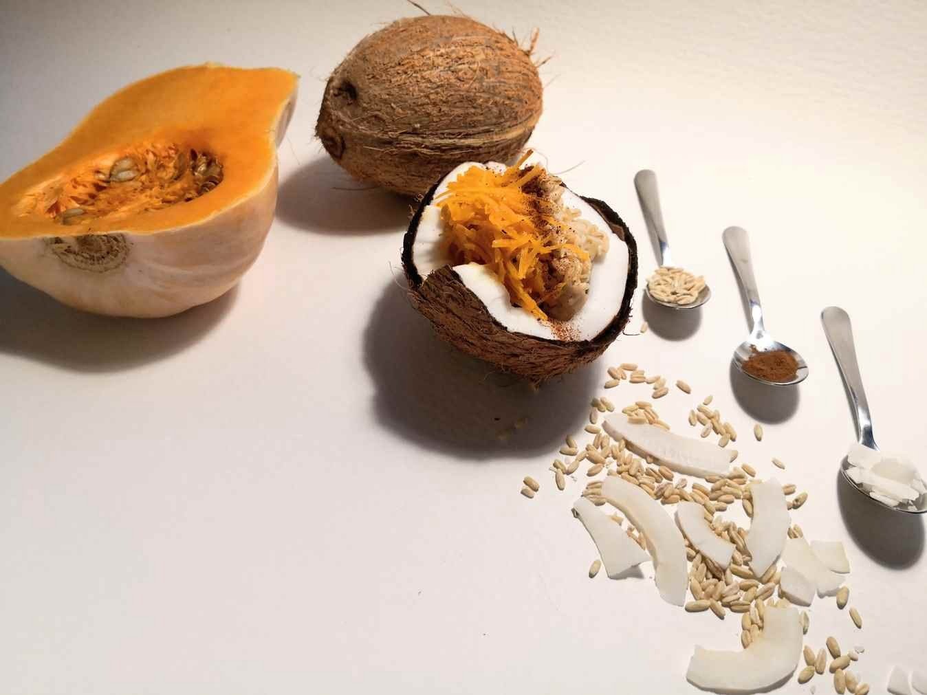 Avižos mirkytos kokosų piene ir gardinta moliūgu, cinamonu